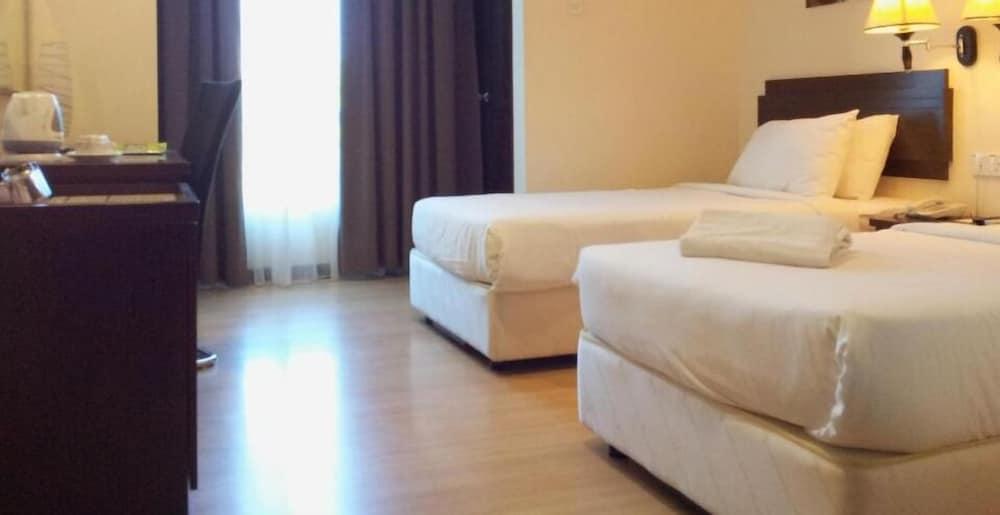 Hotel De' Garden Hotel,
