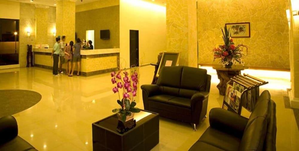 De' Garden Hotel, Hotel
