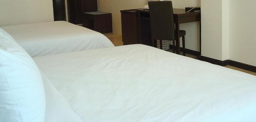 Hotel De' Garden Hotel, 3*