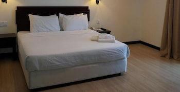 De' Garden Hotel, Hotel