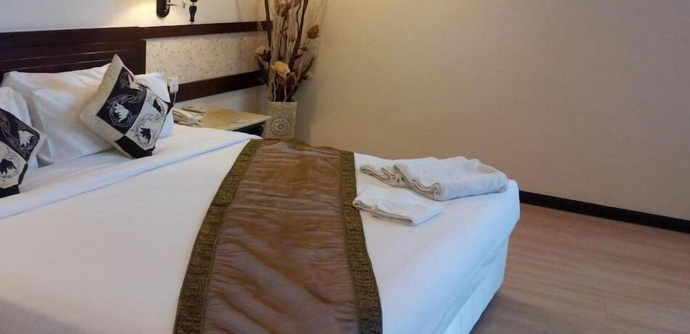Hotel De' Garden Hotel, 3*