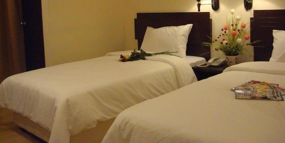 Hotel De' Garden Hotel,