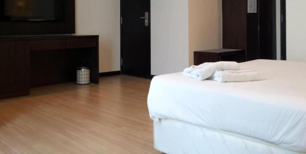 Hotel De' Garden Hotel, 3*