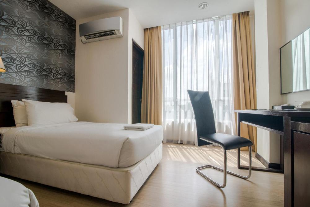 De' Garden Hotel, Hotel Butterworth